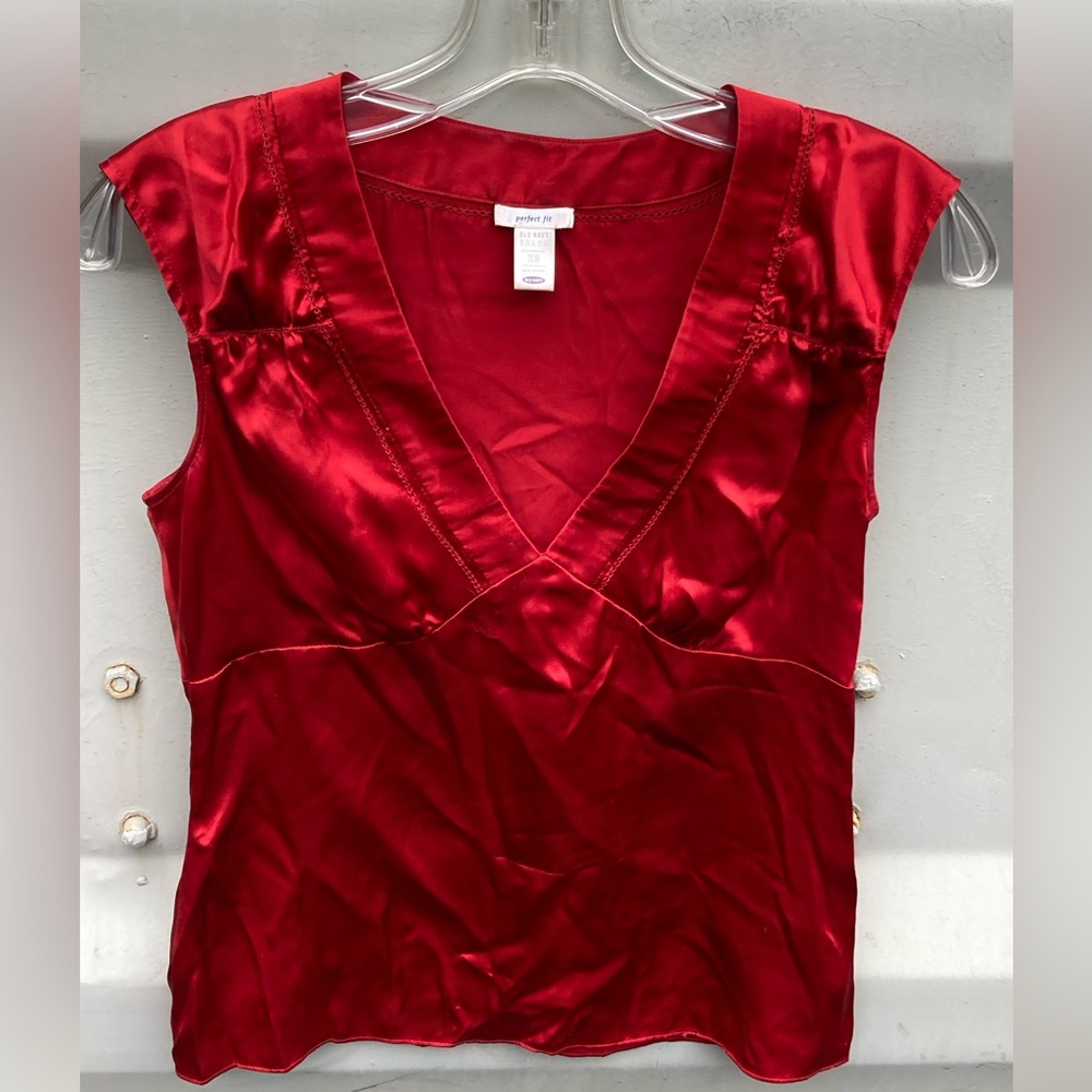 Old Navy red top